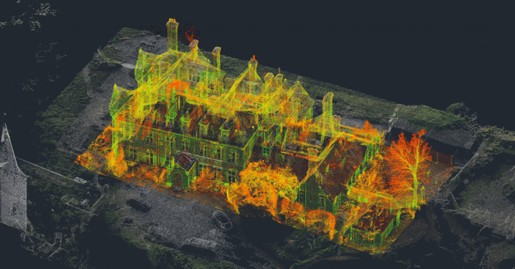 Chmura punktów ze skanowania laserowego 3D i nalotu dronem budynku domu seniora jako podstawa remontu